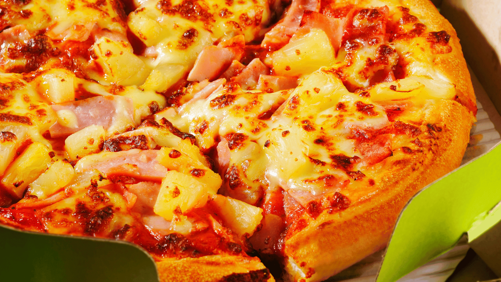 Close up of Hawaiian pizza in takeout box